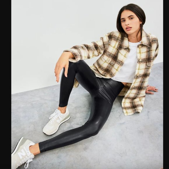 Aritzia Wilfred Free Black Daria Pant High-waisted Vegan Leather leggings, M - Picture 3 of 6